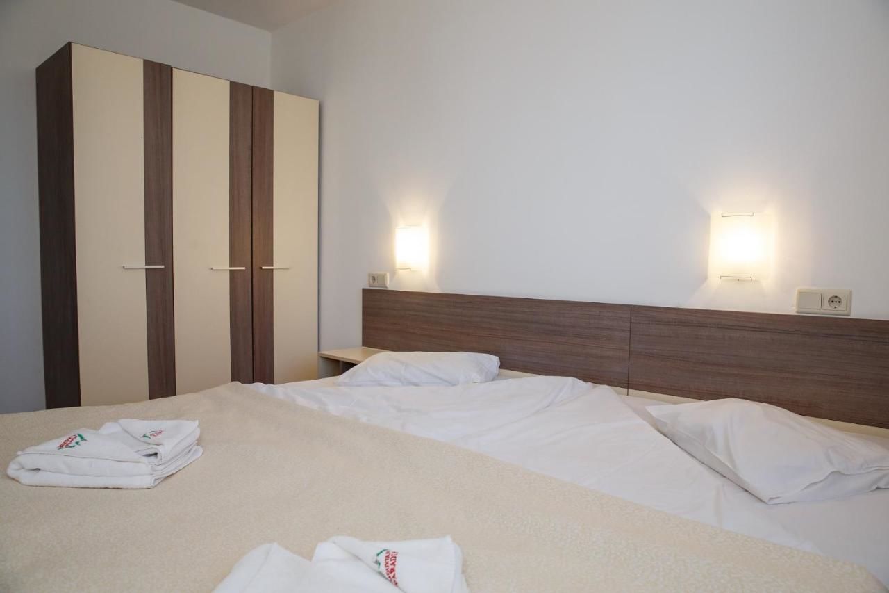 Апарт-отели Mountain Paradise by the Walnut Trees Aparthotel Банско-39