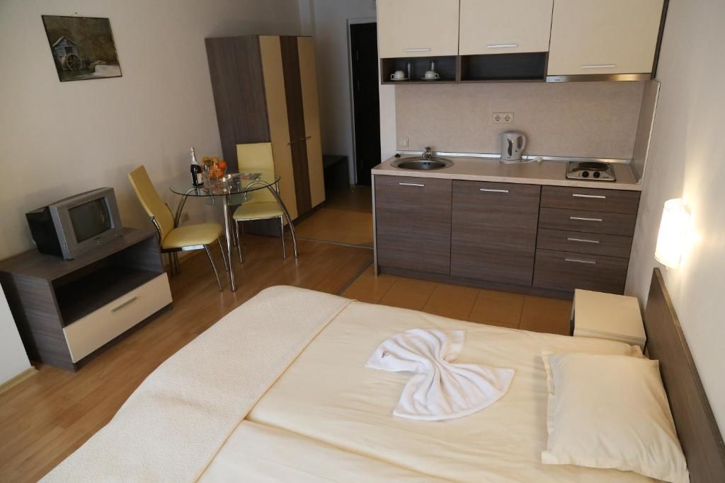 Апарт-отели Mountain Paradise by the Walnut Trees Aparthotel Банско
