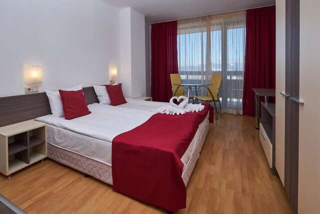 Апарт-отели Mountain Paradise by the Walnut Trees Aparthotel Банско-9